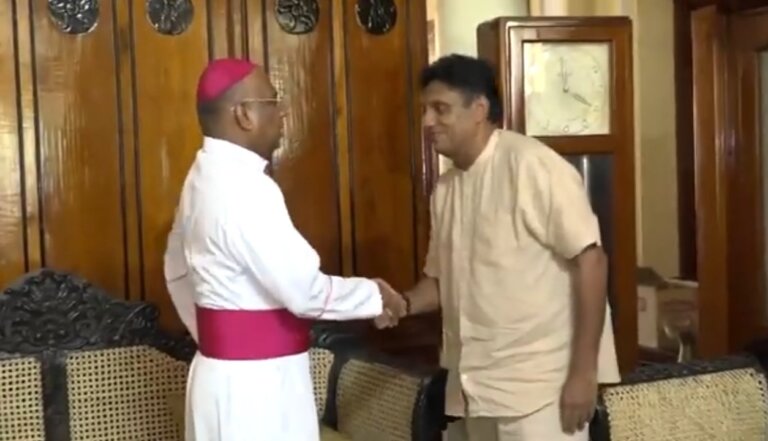 පාස්කු ඉරිදා ප්රහාරය ගැන සජිත්ගෙන් හලාවත අගරදගුරු හිමිට පොරොන්දුවක් පාස්කු ඉරිදා ප්රහාරය ගැන සජිත්ගෙන් හලාවත අගරදගුරු හිමිට පොරොන්දුවක්