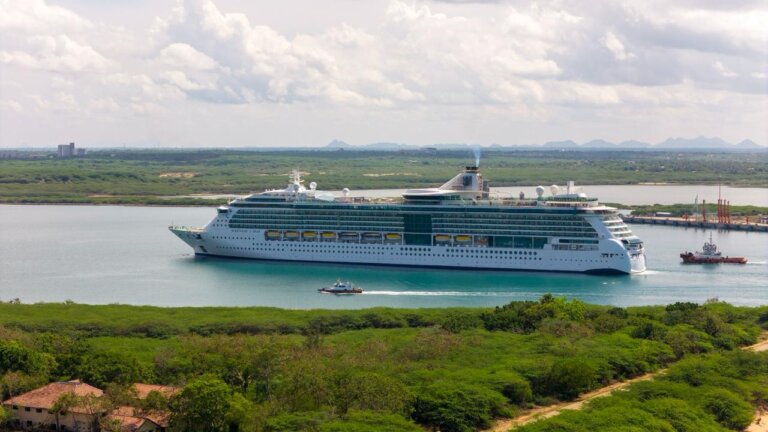 ‘Serenade of the Seas’ මගී නෞකාව හම්බන්තොට ජාත්‍යන්තර  වරායට