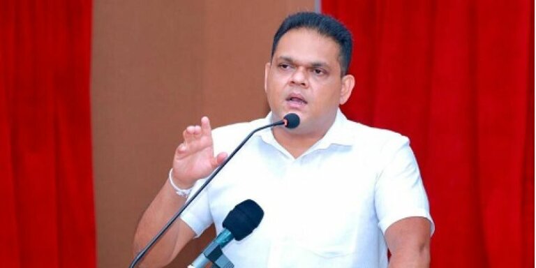 “රට තවමත් අවදානමේ” “රට තවමත් අවදානමේ”