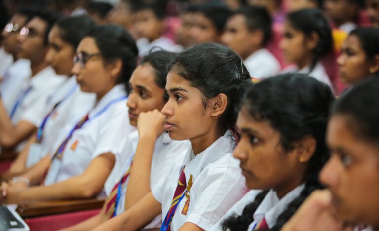 සිසුන් පන්තියෙන් ඔබ්බට ගෙනියන්න රජයේ අලුත්ම උත්සාහය ‘ස්ටීම්’ සිසුන් පන්තියෙන් ඔබ්බට ගෙනියන්න රජයේ අලුත්ම උත්සාහය ‘ස්ටීම්’