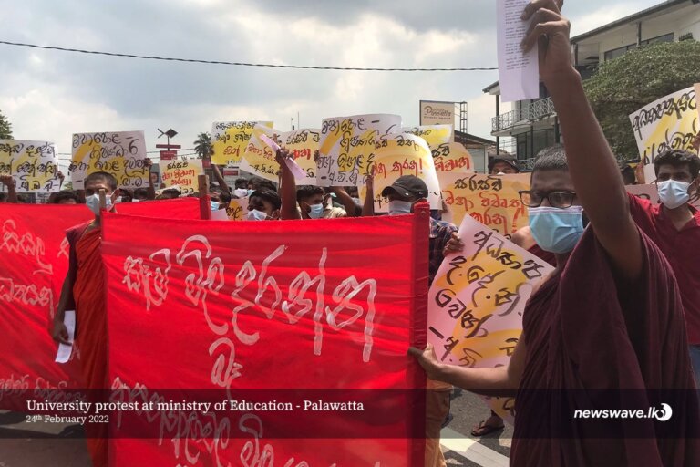 ‘කෑම මිල දරන්න බෑ’ කියමින් අන්තරේ ඉසුරුපායට ‘කෑම මිල දරන්න බෑ’ කියමින් අන්තරේ ඉසුරුපායට