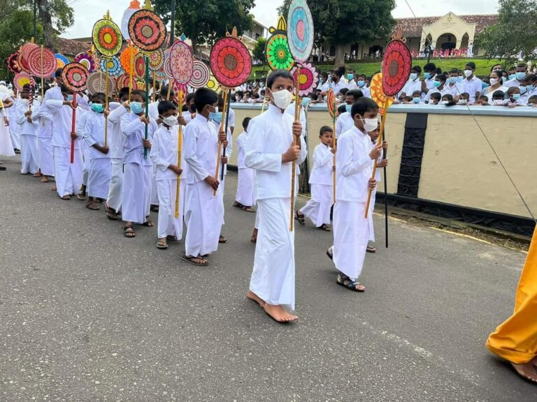මහින්දයේ මිහිඳු පෙරහර විචිත්රවත්ව වීථි සංචාරය කරයි මහින්දයේ මිහිඳු පෙරහර විචිත්රවත්ව වීථි සංචාරය කරයි