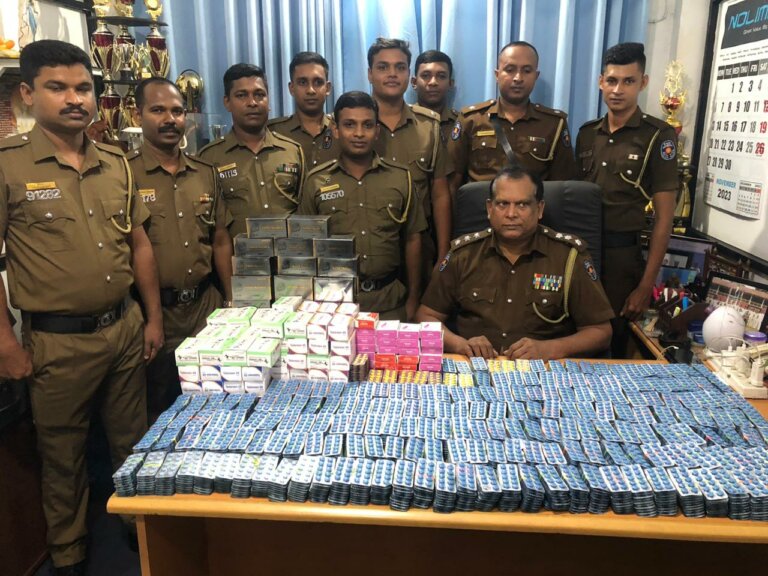 ඉන්දියාවේ ඉඳන් බෝට්ටුවලින් ලිංගික උත්තේජක ගේන ජාවාරමක් ඉන්දියාවේ ඉඳන් බෝට්ටුවලින් ලිංගික උත්තේජක ගේන ජාවාරමක්