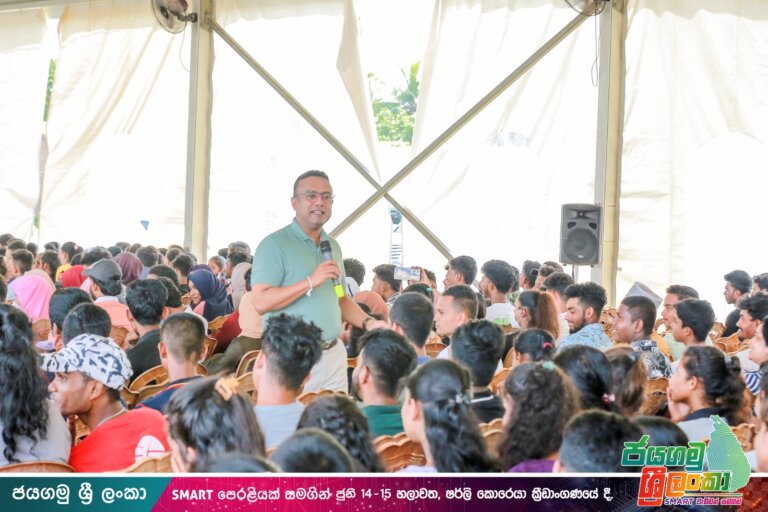 “උතුරට එකක් -දකුණට තව එකක් අපේ නෑ”
