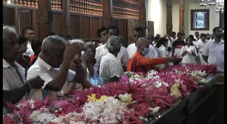 පොසොන් පෝය නිමිත්තෙන් ශ්රී දළදා මාලිගාවේ ආගමික වතාවත් පොසොන් පෝය නිමිත්තෙන් ශ්රී දළදා මාලිගාවේ ආගමික වතාවත්