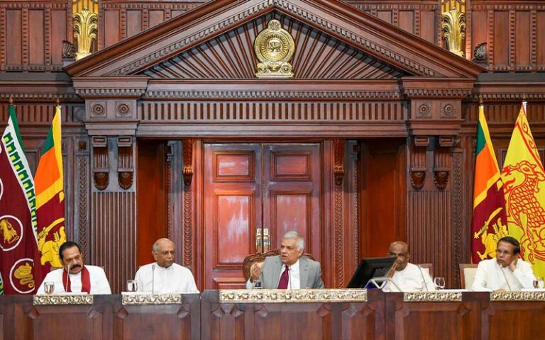 “කිසිවෙක් පාවාදෙන්නෙත් නෑ, රට බෙදන්නෙත් නෑ” – ජනපති “කිසිවෙක් පාවාදෙන්නෙත් නෑ, රට බෙදන්නෙත් නෑ” – ජනපති