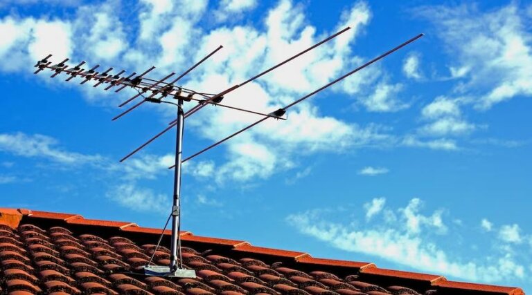 ඇන්ටනා වයරය දියේ ආ තිදරු පියාගේ මාරයා ඇන්ටනා වයරය දියේ ආ තිදරු පියාගේ මාරයා