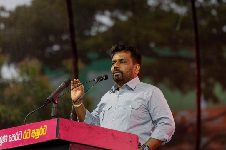 “පවුල් රජ කරන ආණ්ඩු තවත් එන්නෙ නෑ“