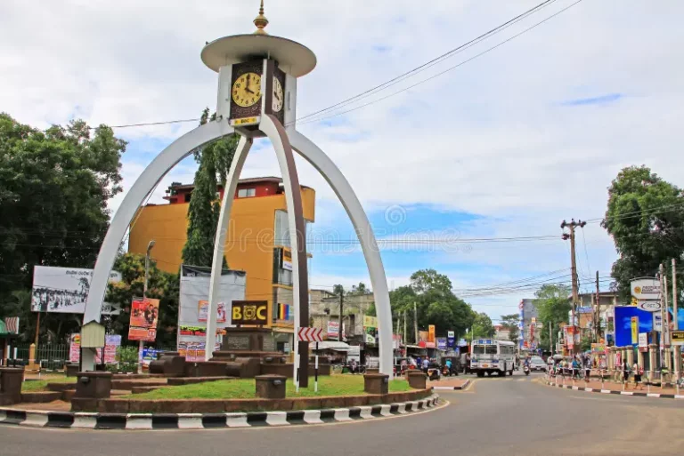 අනුරාධපුරයේ වන්දනාව අතරේ වාහනේ තිබූ වටිනා බෑගය හොරුඅරන් අනුරාධපුරයේ වන්දනාව අතරේ වාහනේ තිබූ වටිනා බෑගය හොරුඅරන්
