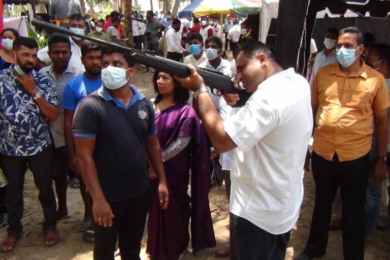 රාජ්‍ය ඇමති අරුන්දික පොල් හතුරන්ට ඉලක්කය ගනී