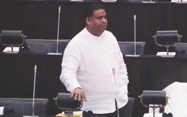 විනාශකාරීන් පරදන්න රනිල්-සජිත් එක්වන්නැයි ඉල්ලා කළකිරුණු පොහොට්ටු මන්ත්රී ස්වාධීන වෙයි විනාශකාරීන් පරදන්න රනිල්-සජිත් එක්වන්නැයි ඉල්ලා කළකිරුණු පොහොට්ටු මන්ත්රී ස්වාධීන වෙයි
