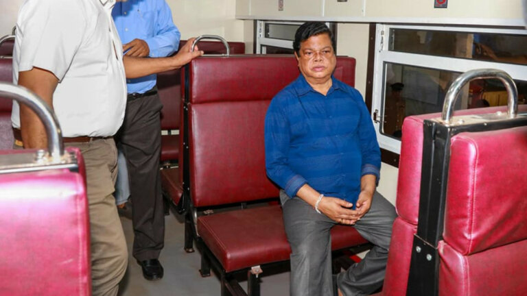 අපිටත්.. මෙහෙම යන්න වෙයිද? දන්නේ නෑ.. දන්නේ නෑ..