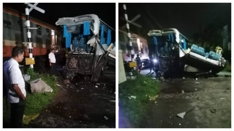 සංචාරක බසයක් දුම්රියේ හැපෙයි සංචාරක බසයක් දුම්රියේ හැපෙයි
