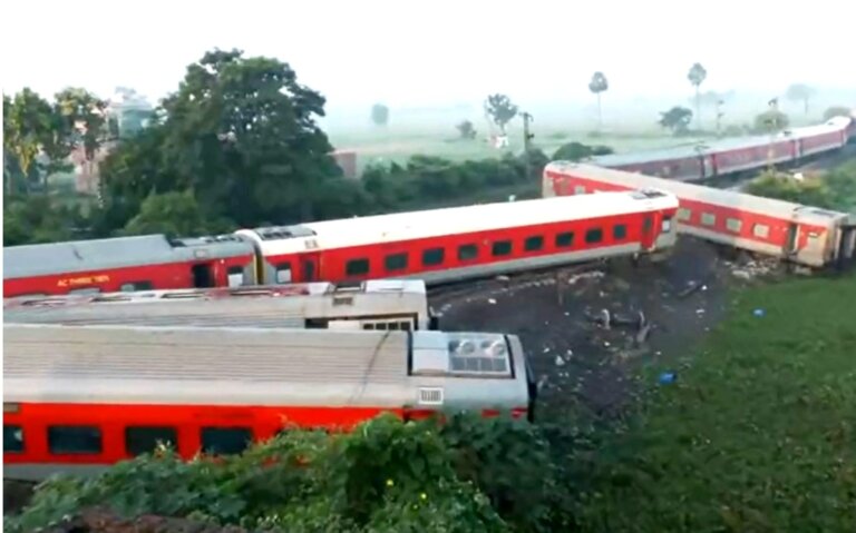 බිහාර්හි දුම්රියක් මාරක අනතුරක