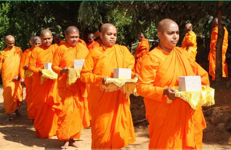 බිනර පොහොය අදයි