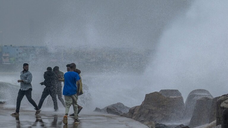 යකා නැටූ මොඛා ගිහින් යකා නැටූ මොඛා ගිහින්