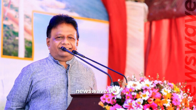 සාම්ප්රදායික බෙදීම්වලින් තොර සාමකාමී දියුණු ශ්රී ලංකාවක් ගොඩනගන්න ජනපති තරගයට එන බව ඩලස් අලහප්පෙරුම කියයි සාම්ප්රදායික බෙදීම්වලින් තොර සාමකාමී දියුණු ශ්රී ලංකාවක් ගොඩනගන්න ජනපති තරගයට එන බව ඩලස් අලහප්පෙරුම කියයි