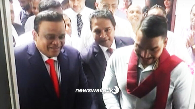 පොහොට්ටුව අතට දෙනතුරු ධම්මික බලාහිඳියි