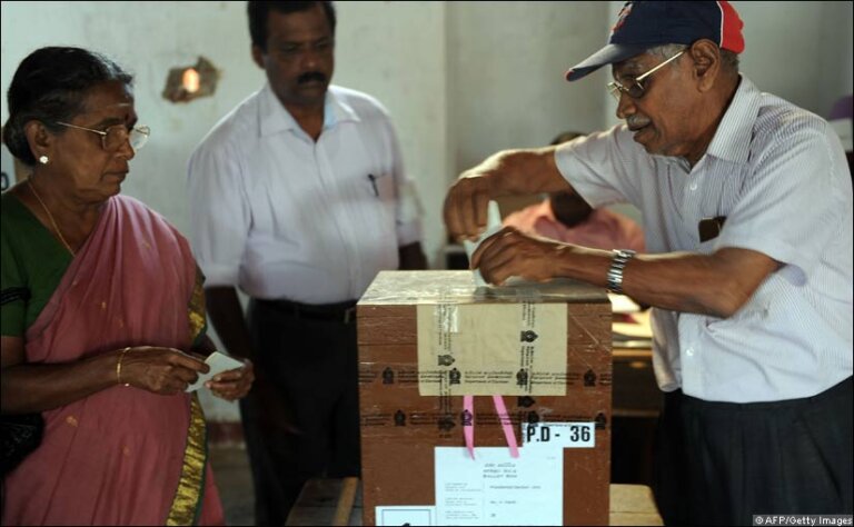 ඡන්ද රාජකාරියට රාජ්ය සේවකයන් විශාල පිරිසක් ඡන්ද රාජකාරියට රාජ්ය සේවකයන් විශාල පිරිසක්