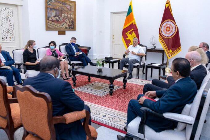 ගැටළු රැසකට විසඳුම් ලැබෙන අයුරු යුරෝපා ර ටවල තානාපතිවරු හමුවේ ජනපති පෙන්වා දෙයි