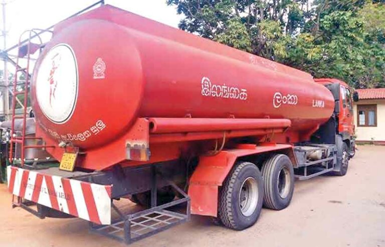 ඉන්ධන බවුසර් හිමිකරුවන්ගේ වර්ජනය ඉවරයි ඉන්ධන බවුසර් හිමිකරුවන්ගේ වර්ජනය ඉවරයි