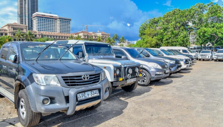 තැන් තැන්වල ඇති රජයේ වාහන ගැන තොරතුරු ඉල්ලයි තැන් තැන්වල ඇති රජයේ වාහන ගැන තොරතුරු ඉල්ලයි