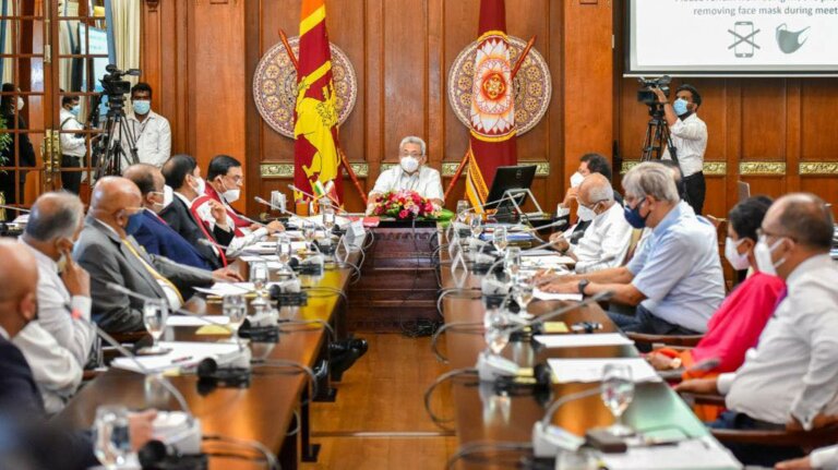 “සමහරු පතුරන බොරු නිවැරදි කරන්න ව්යාපාරිකයන්ට පුළුවන්”- ජනපති “සමහරු පතුරන බොරු නිවැරදි කරන්න ව්යාපාරිකයන්ට පුළුවන්”- ජනපති