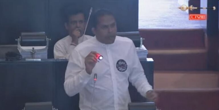හරීන්ගේ ටෝච් එක නිසා පාර්ලිමේන්තුව කල්තබයි හරීන්ගේ ටෝච් එක නිසා පාර්ලිමේන්තුව කල්තබයි