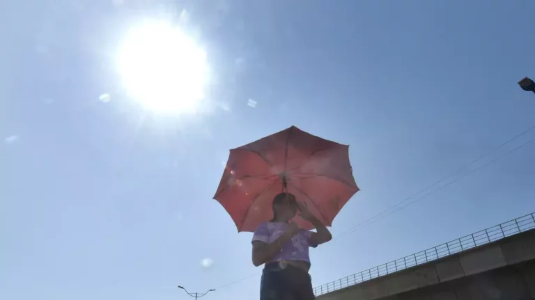දැඩි උණුසුම ආයෙත් දැඩි උණුසුම ආයෙත්