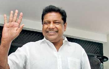 මෙරට දේශපාලනයේ ආන්දෝලනාත්මක චරිතයක් දිවියට සමුදෙයි