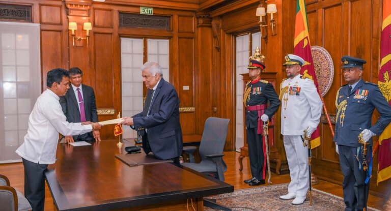 රාජ්‍ය ඇමතිවරයෙක් දිවුරුම් දෙයි