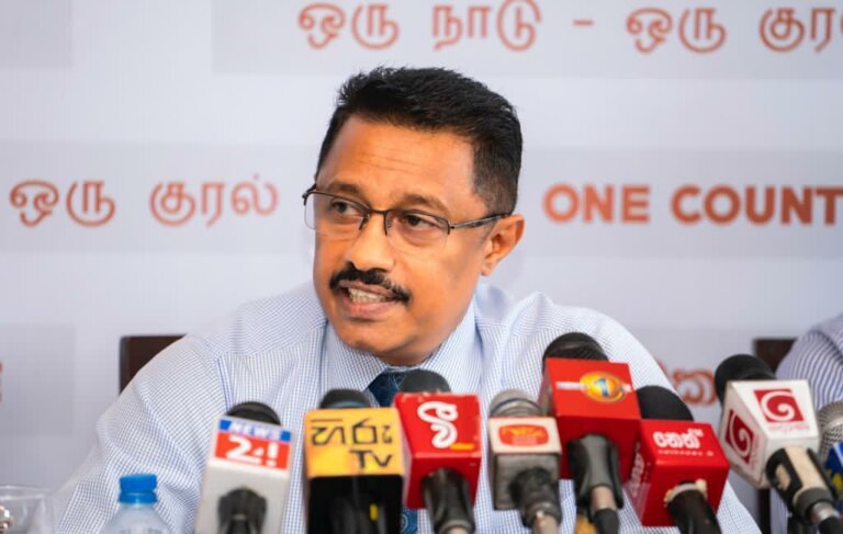 විදුලි බිලේ සටනින් පැරදුණු ජනක රත්නායක ජනපති සටනට විදුලි බිලේ සටනින් පැරදුණු ජනක රත්නායක ජනපති සටනට