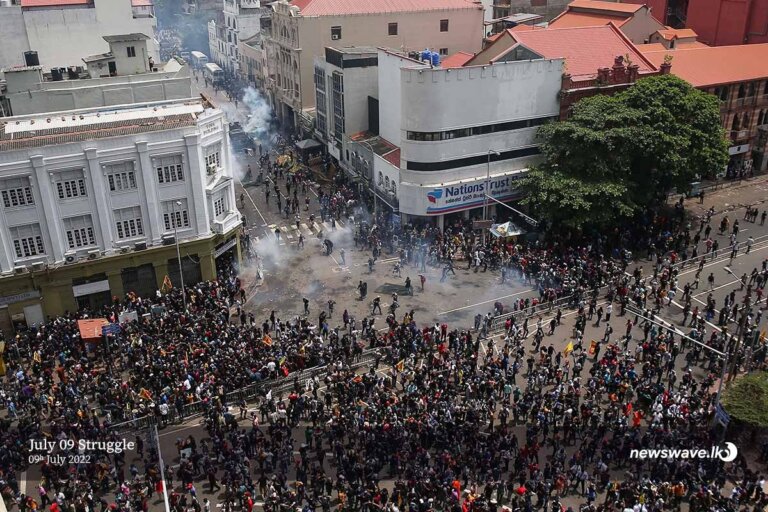ජුලි 9 අරගලයේ 103ක් රෝහලට – මාධ්යවේදීන් 11ක් ඒ අතර ජුලි 9 අරගලයේ 103ක් රෝහලට – මාධ්යවේදීන් 11ක් ඒ අතර