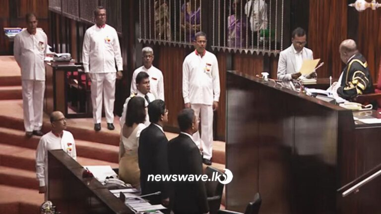 අලුත් පාර්ලිමේන්තු මන්ත්‍රීවරයකු දිවුරුම් දෙයි