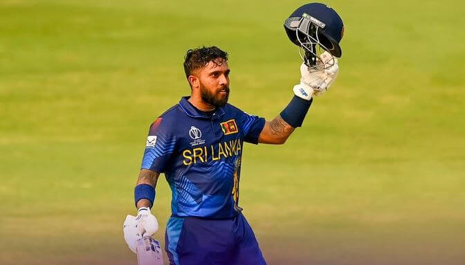 මෙන්ඩිස්ගේ ශතකයෙන් ලංකාව ප්‍රබල තැනක