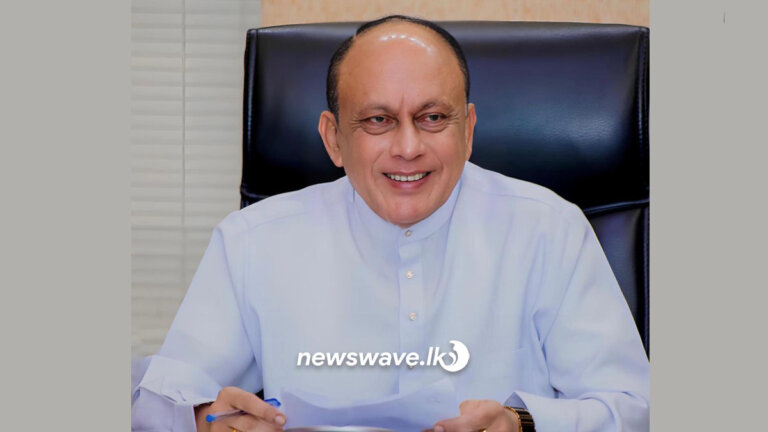 ලක්ෂ්මන් යාපා දකුණු පළාත් ආණ්ඩුකාර ධුරයේ දිවුරයි ලක්ෂ්මන් යාපා දකුණු පළාත් ආණ්ඩුකාර ධුරයේ දිවුරයි
