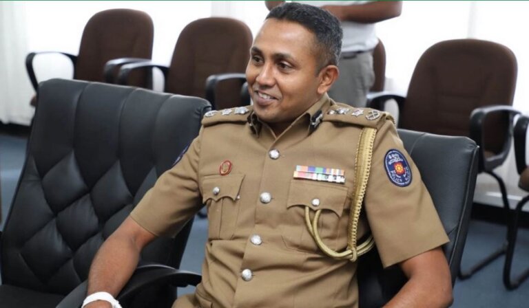 පොලිසියේ වැඩ අඩාළ වූ ප්රශ්නය විසඳයි පොලිසියේ වැඩ අඩාළ වූ ප්රශ්නය විසඳයි