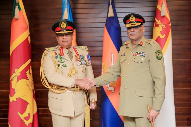 පාකිස්ථානයේ ඒකාබද්ධ ප්‍රධානී මාණ්ඩලික කමිටුවේ සභාපති දිවයිනට