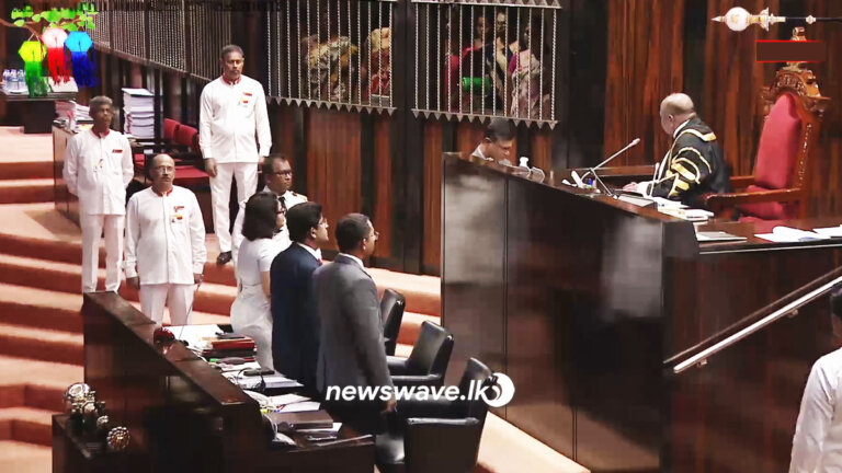 වසරකට පසු මුජිබර් යළි මැතිසබේට වසරකට පසු මුජිබර් යළි මැතිසබේට