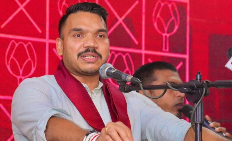 “කොළඹින් ගෙනත් දාන අය වෙනුවට මඩකළපුවෙන්, නැගෙනහිරින් නායකයො හදන්න පෙළගැසෙන්න”