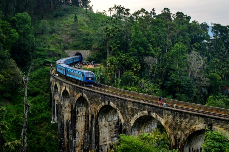 චිත්රපටයක් උඩරට දුම්රිය පාර වසයි චිත්රපටයක් උඩරට දුම්රිය පාර වසයි