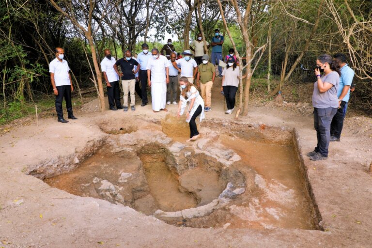 ගිරිබාවේ ‘පබළුගලින්’ මතුවූ අතීතය ගිරිබාවේ ‘පබළුගලින්’ මතුවූ අතීතය