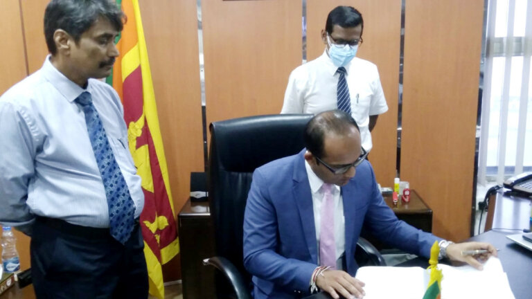 පසඳ යාපා අබේවර්ධන සතොස සභාපති පුටුවට පසඳ යාපා අබේවර්ධන සතොස සභාපති පුටුවට