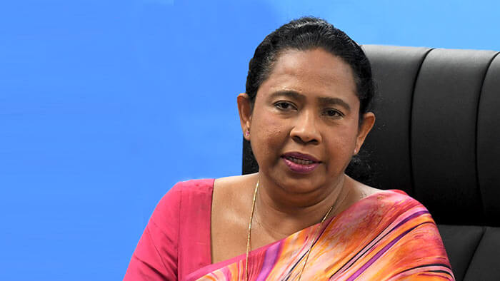 වැට උඩ සිටි පවිත්රා තීරණයක් ගනී වැට උඩ සිටි පවිත්රා තීරණයක් ගනී