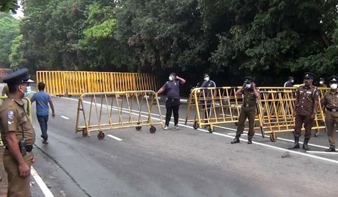 පාර්ලිමේන්තුවට යන මඟ අහුරන විරෝධතාකරුවන්ට උසාවි නියෝගයක් පාර්ලිමේන්තුවට යන මඟ අහුරන විරෝධතාකරුවන්ට උසාවි නියෝගයක්