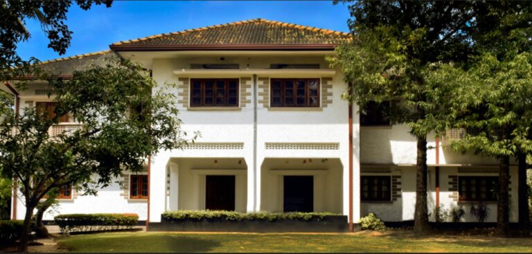 විදුලිබලේට මාසෙකට ලේකම්වරයෙක්