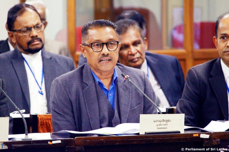 තෙල් ලීටරේ රු. 250ට දෙන හැටි – කුලියට ගත් බෙන්ස් කාර් ගැන කෝප් කමිටුවේදී එළියට