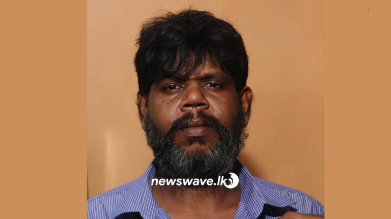 මොහු ගැන දන්නවාද? වහාම කිව්වොත් අතට ලක්ෂ 20ක් (📹)
