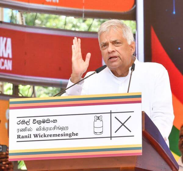 “අනුර-සජිත් කියනවා විදියට බදු අඩුකරන්න බෑ, ජීවන බර සැහැල්ලු කරන්න ඕනෑ”