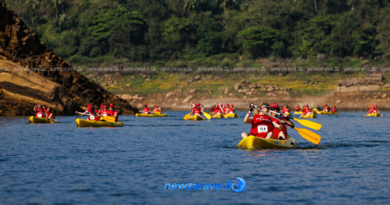 ප්‍රංශ ක්‍රීඩිකාවෝ වික්ටෝරියා ජලාශයේ ඔරු පැදීමේ ඉසව්වට